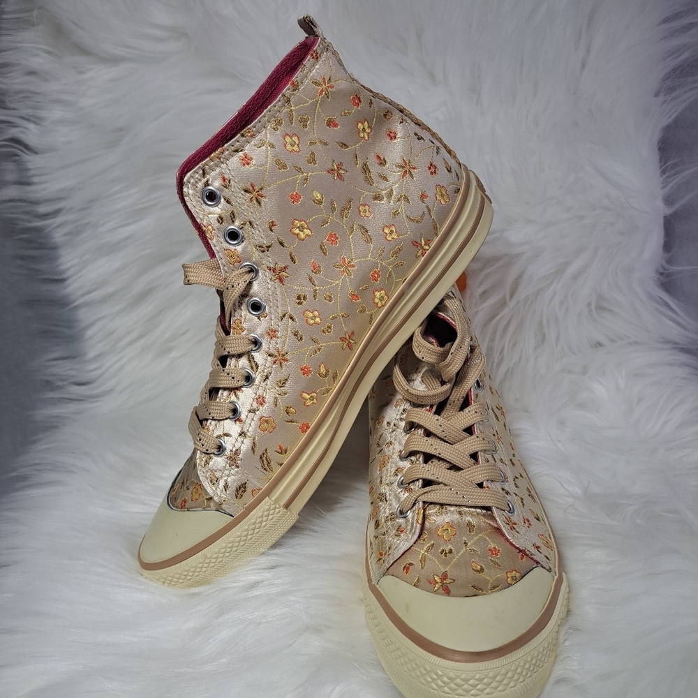 No.No House Sneakers High Tops US 7.5 , EUR - 40, UK - 7 - NEW